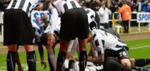 Newcastle Celebrate against Chelsea