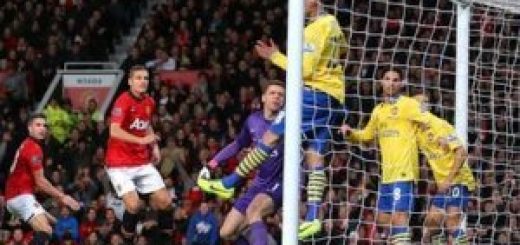 van Persie scores against Arsenal