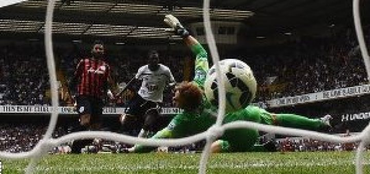 Emmanuel Adebayo scores