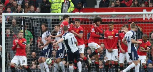 Chris Brunt Scores against Manchester United